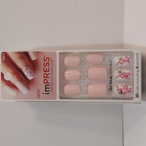imPRESS Press-on Manicure Nails Lucky Pale Pink with Floral Accent Nails